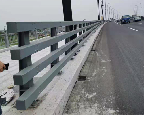 桥梁机动车道护栏